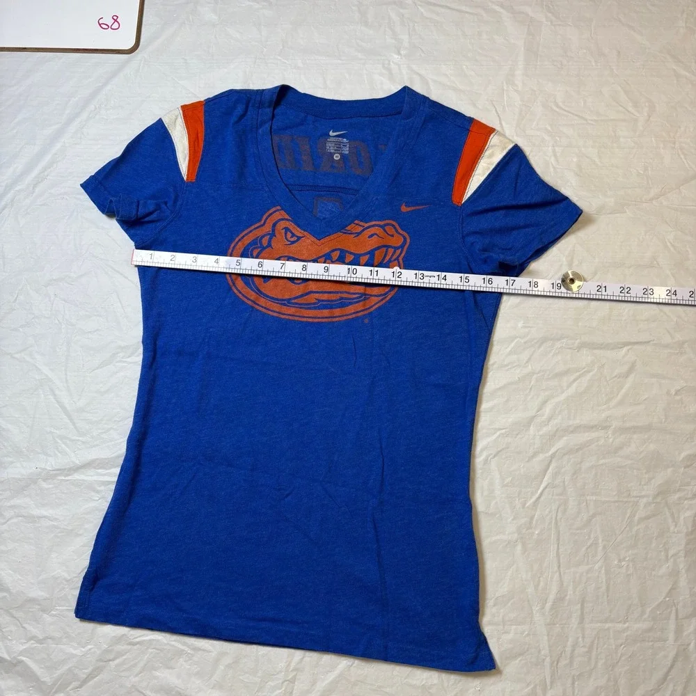 Nike Florida Gators Women's V‎ Neck T Shirt Orange Gator Logo Blue M